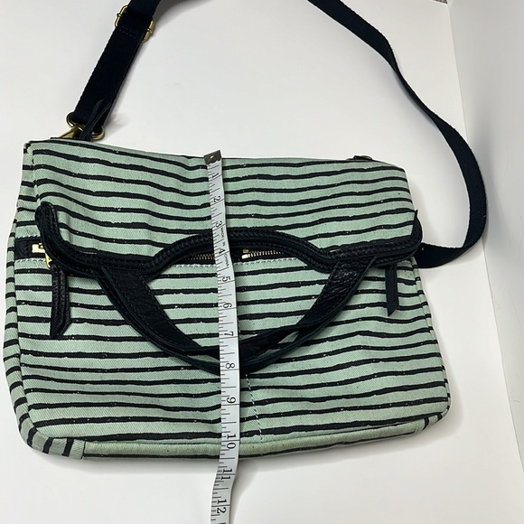 Fossil Canvas Cloth Erin Crossbody - Picture 14 of 14